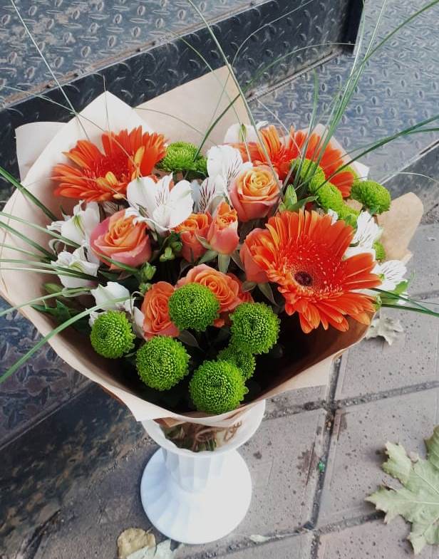 Букет цветов из: Герберы, Хризантемы, Альстромерии и Розы в Латной
