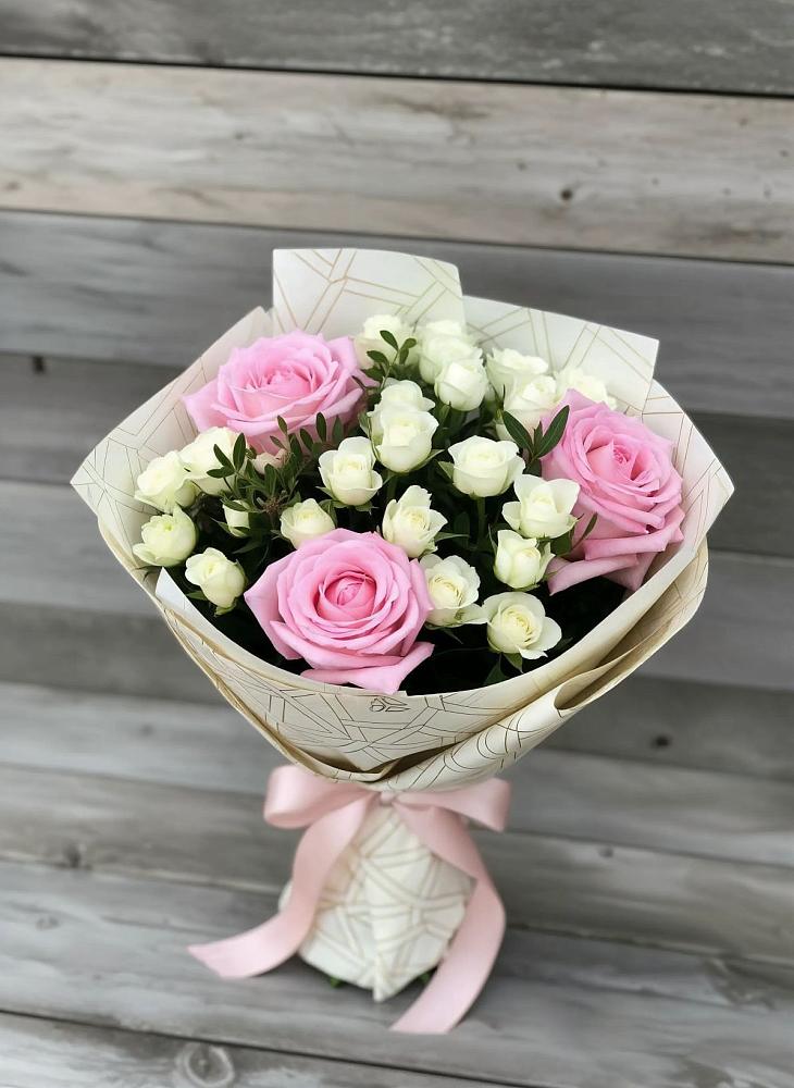 Букет цветов из: Розы в Латной