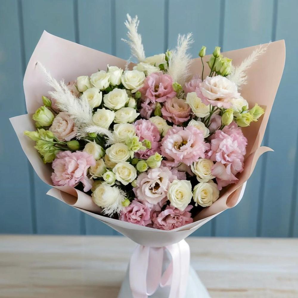 Букет цветов из: Альстромерии и Розы в Латной