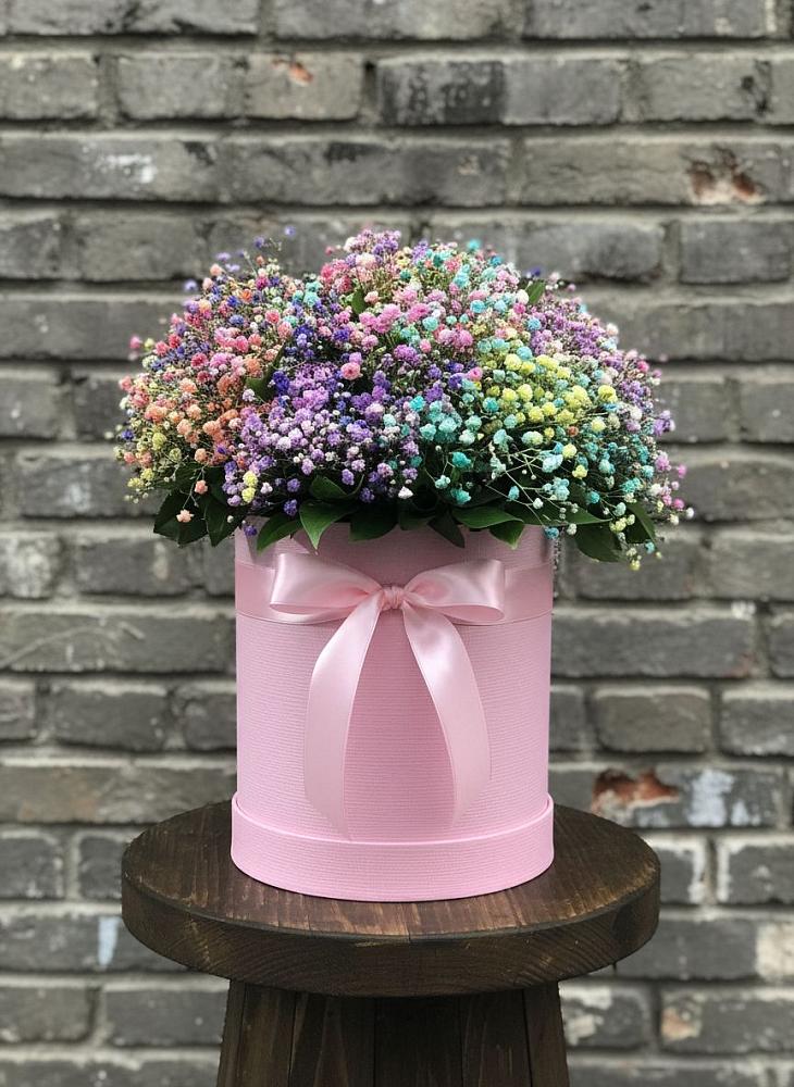 Цветочная композиция из Гипсофила и Розы в шляпной коробке в Латной