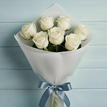 Букет 7 Белых роз Эдлесс Лав в Латной