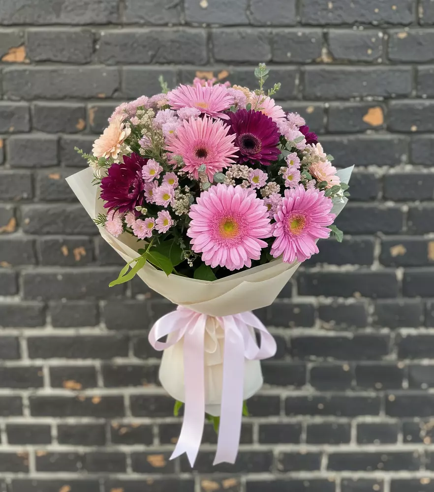 Букет цветов из: Герберы и Хризантемы в Латной