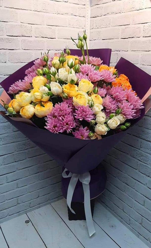 Букет цветов из: Хризантемы и Розы в Латной