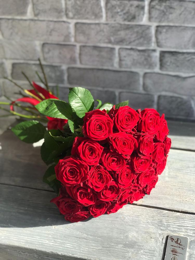 Букет Красные розы Фридом в Латной