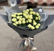 Букет Белые кустовые розы Солинеро в Латной
