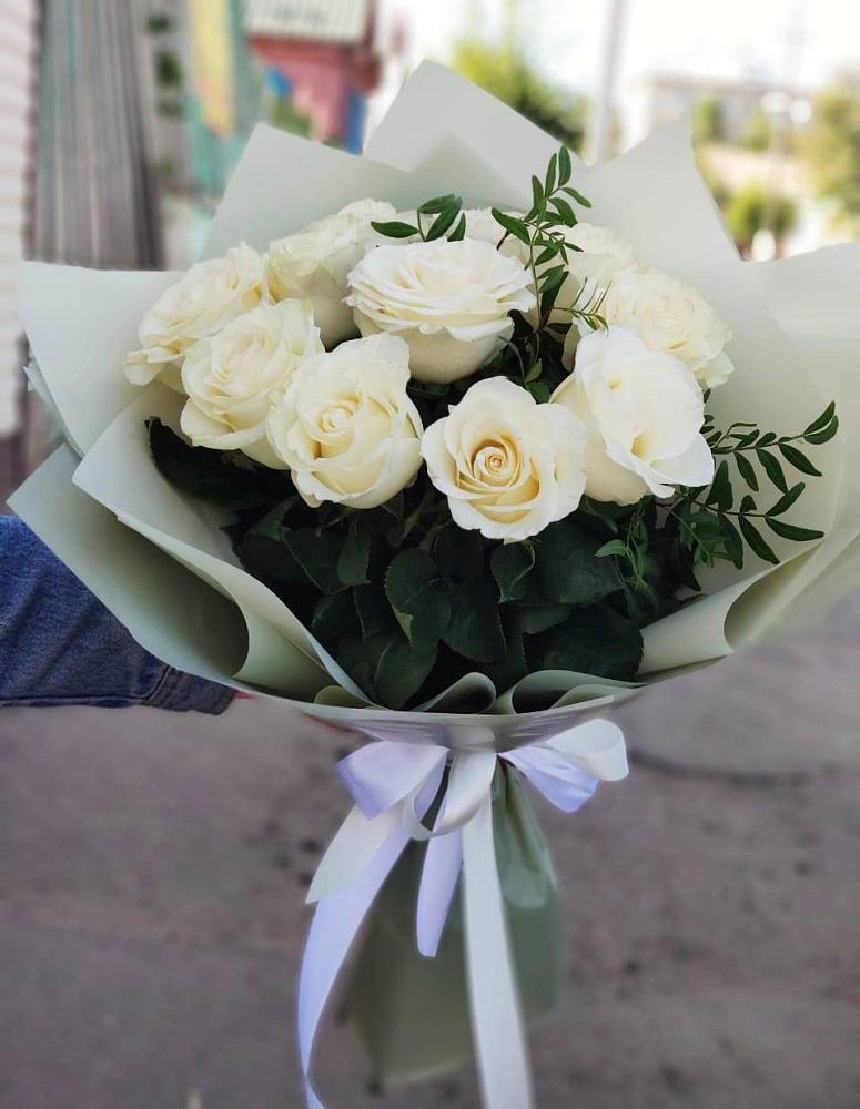Букет Белые розы Проуд в Латной