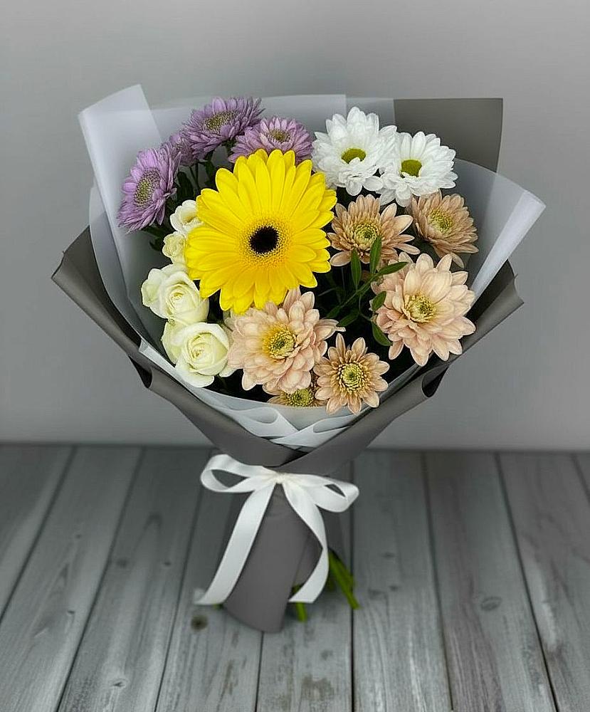 Букет цветов из: Розы, Герберы и Хризантемы в Латной