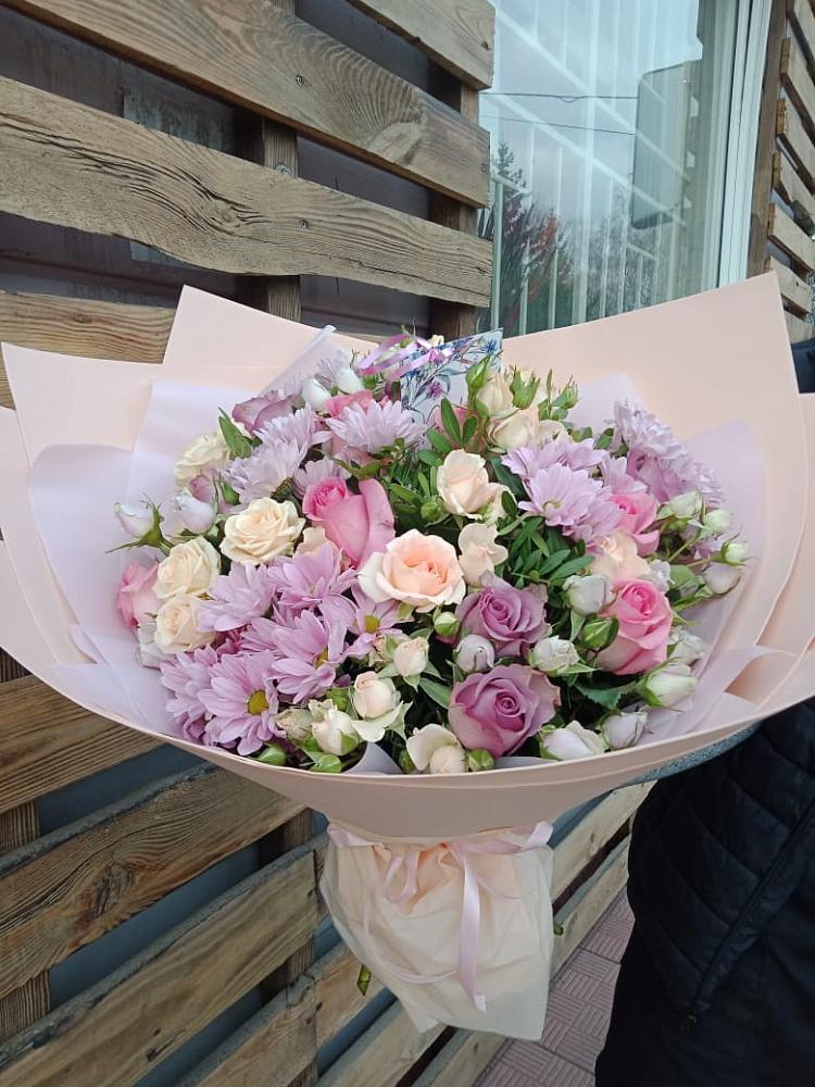 Букет цветов из: Розы и Хризантемы в Латной