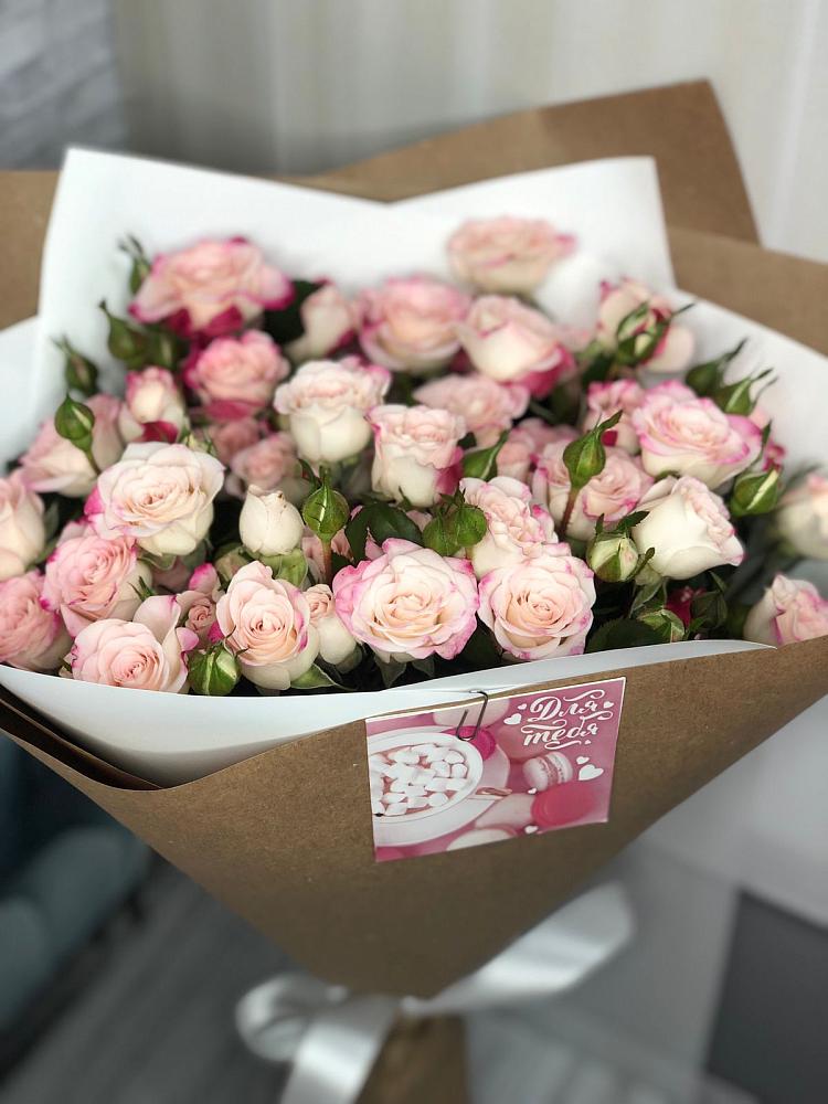 Букет цветов из: Розы в Латной