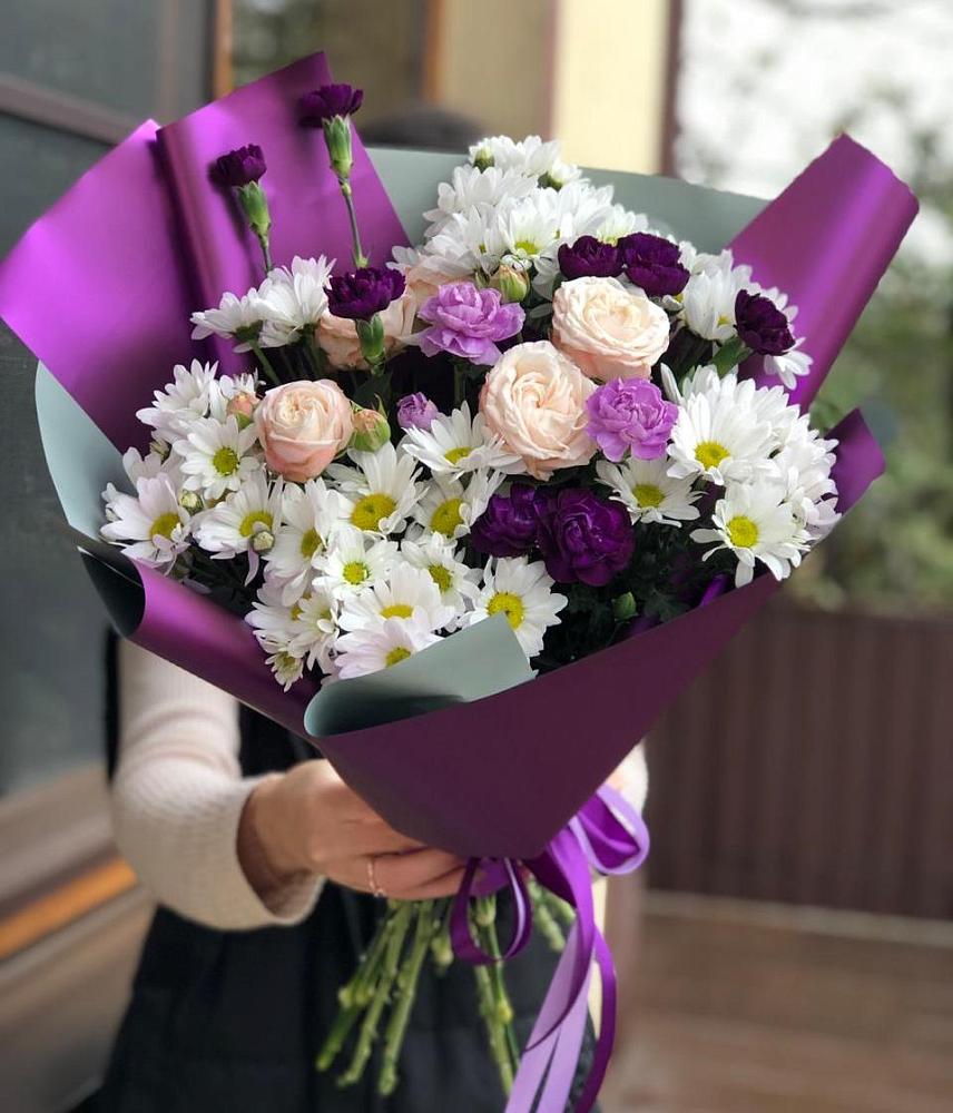 Букет цветов из: Хризантемы, Гвоздики и Розы в Латной