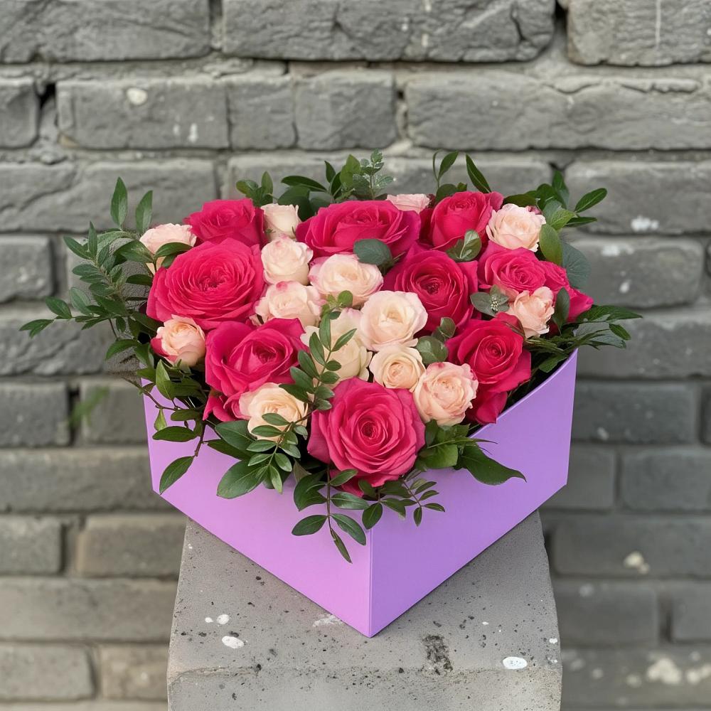 Цветочная композиция из Розы в коробке в Латной