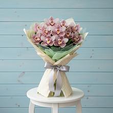 Букет цветов из:  Орхидеи и Розы в Латной