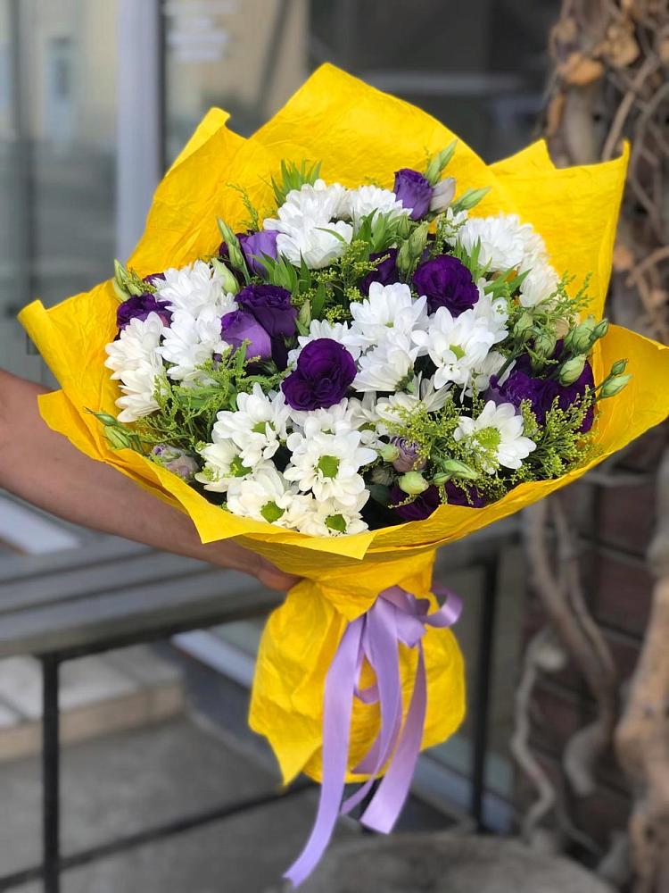 Букет цветов из: Ирисы, Хризантемы и Ромашки в Латной