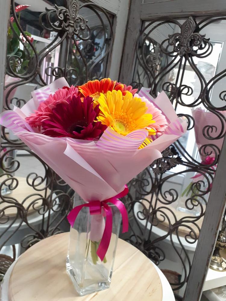 Букет цветов из: Герберы в Латной