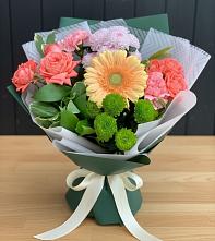 Букет цветов из:  Гвоздики, Розы, Герберы и Хризантемы #REPLACE_PRED# Латной