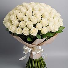 Букет 101 беля роза Белоснежка в Латной