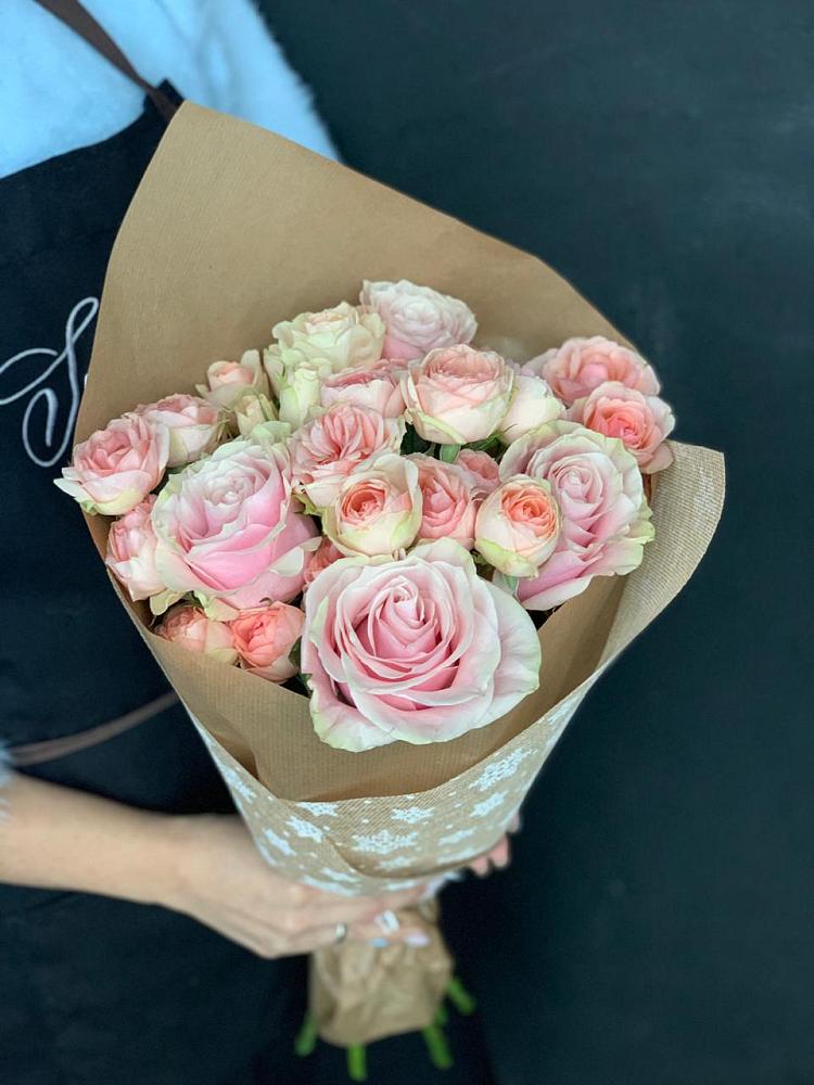 Букет цветов из: Хризантемы и Розы в Латной