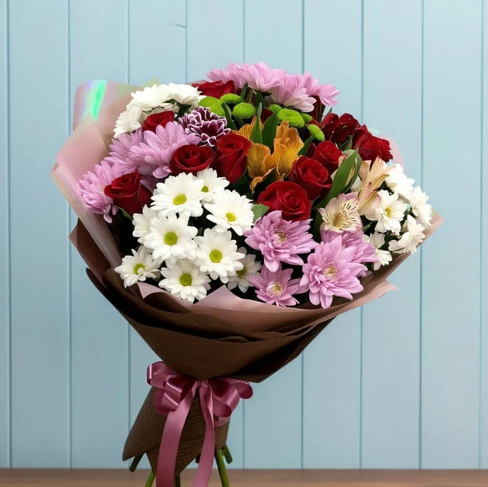 Букет цветов из: Розы, Хризантемы и Альстромерии в Латной