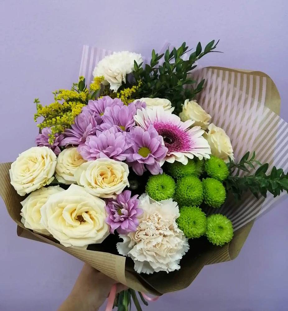 Букет цветов из: Хризантемы, Розы, Гвоздики и Герберы в Латной