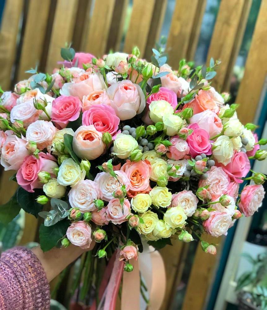 Букет цветов из: Розы в Латной