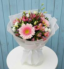 Букет цветов из:  Герберы, Альстромерии и Лизиантусы #REPLACE_PRED# Латной