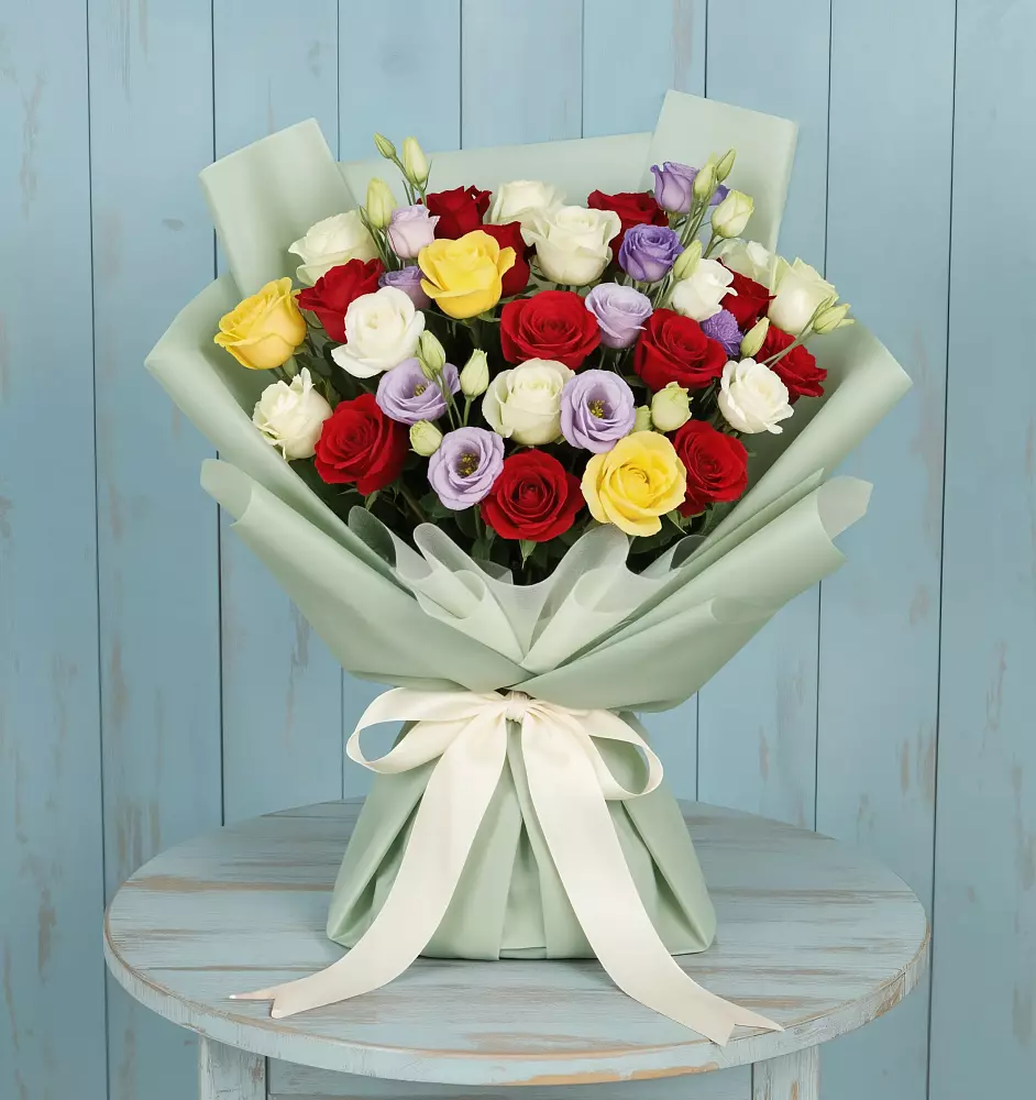 Букет цветов из: Розы в Латной