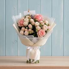 Букет цветов из:  Розы в Латной