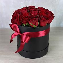 Цветочная композиция из Розы в шляпной коробке в Латной