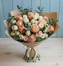 Букет цветов из:  Альстромерии и Розы в Латной