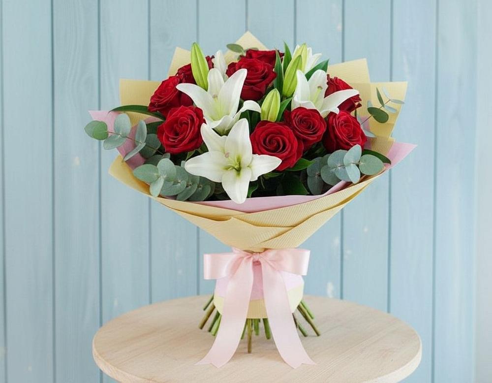 Букет цветов из: Лилии и Розы в Латной